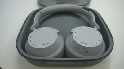 Microsoft-Surface-HeadPhones-001